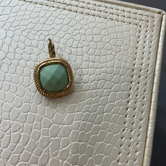 Green and gold earrings - Picture 3 of 4